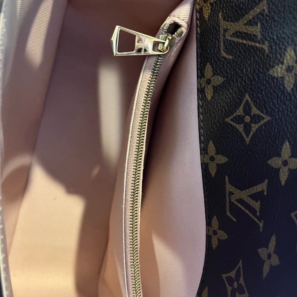 Louis Vuitton - Picture 6 of 12